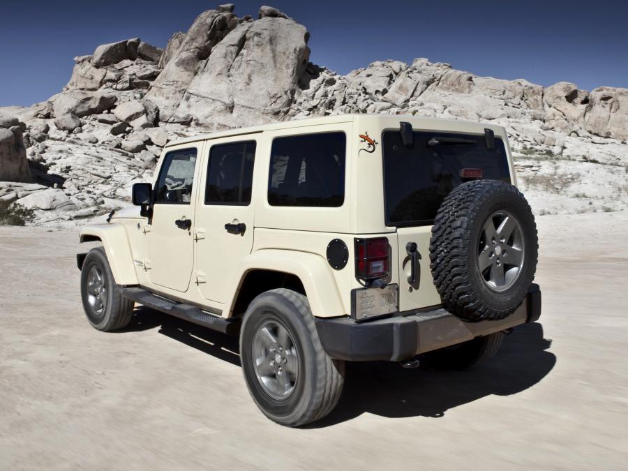  Jeep Wrangler Unlimited Mojave 2011 года  (фото 8 из 46)